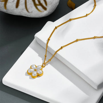 Pearl Small Flower Necklace